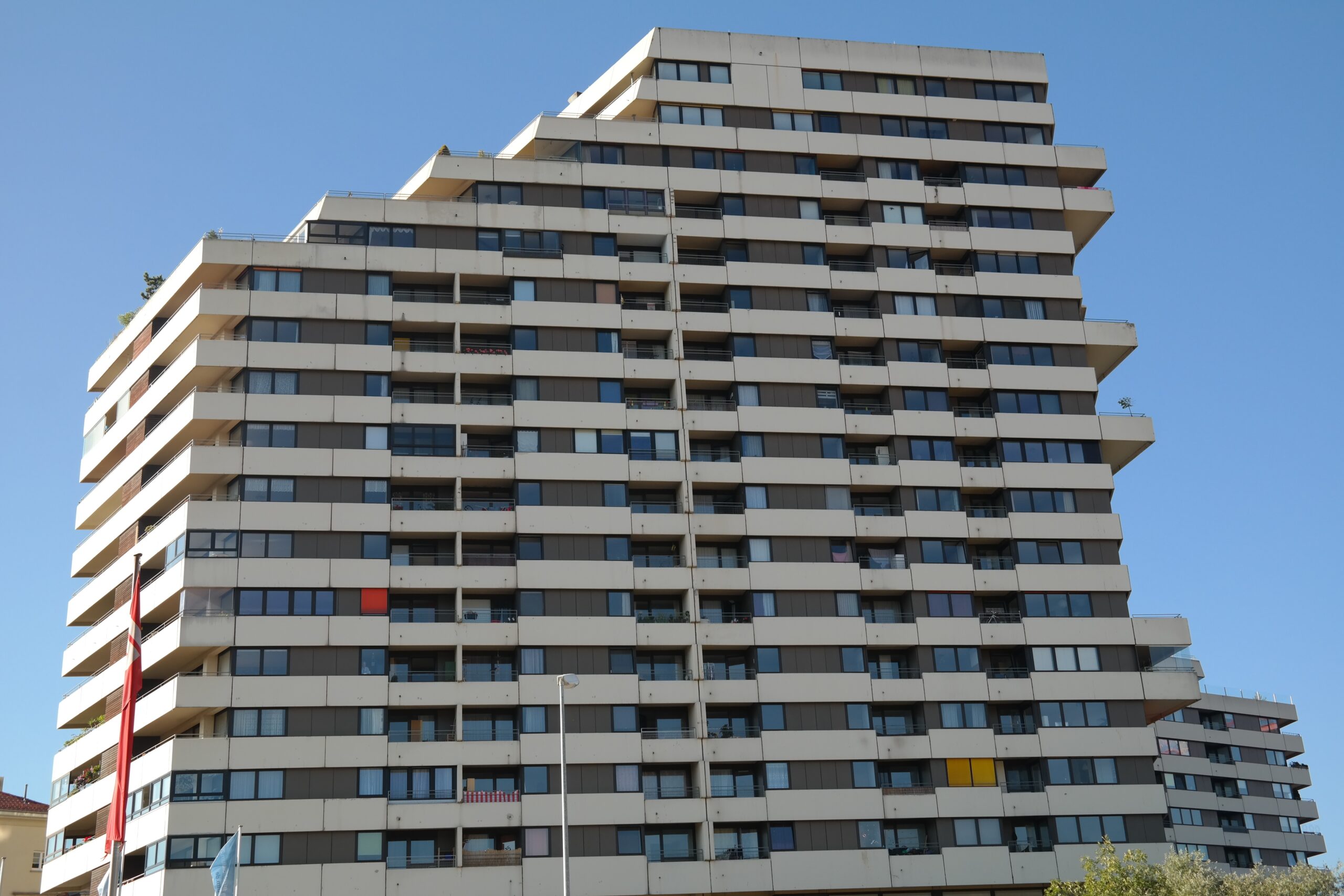 Edificio residencial de viviendas en alquiler y propiedad horizontal